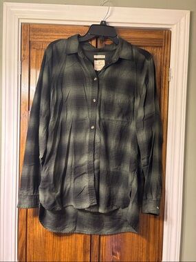 American Eagle Outfitters Dark Green Button-Up Shirt